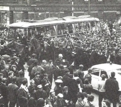 celtic-team-bus-1965-at-the-waverley-bar-bridgeton