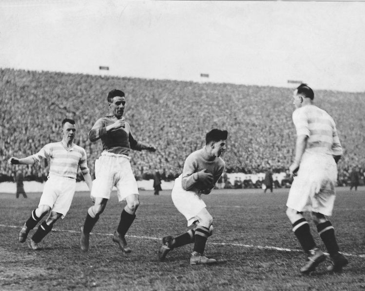 John Thomson saves v Mwell